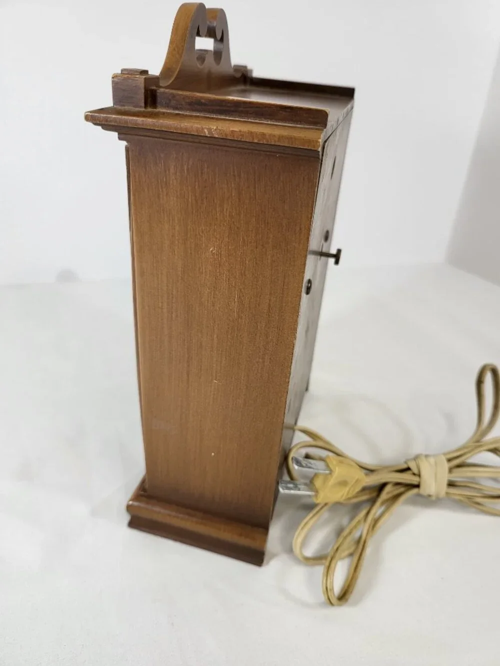Vintage GE General Electric Wooden Mantel Clock, Roman Numerals, Model 8101